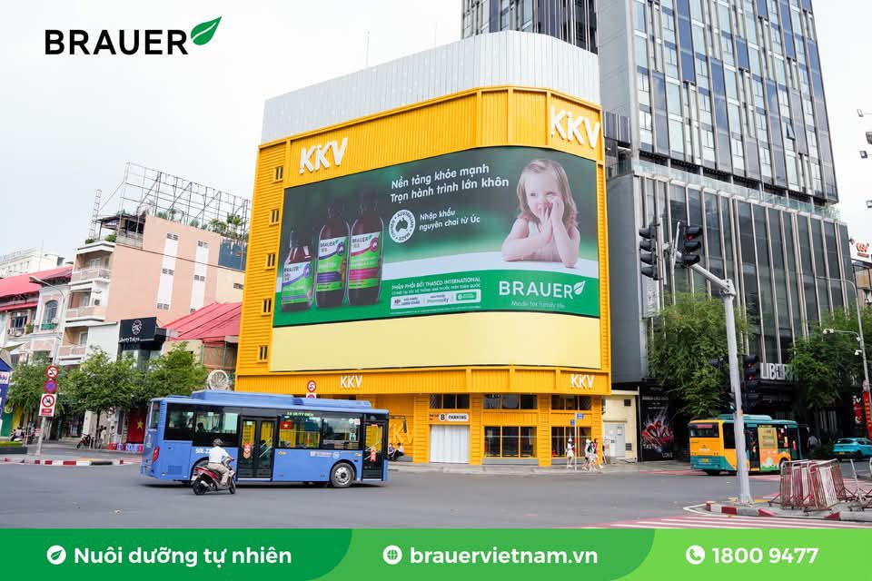 Màn hình quảng cáo Brauer trên tòa nhà KKV